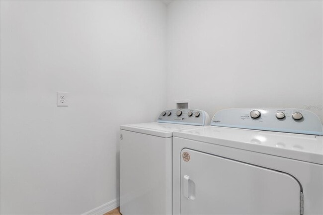 Building Photo - 523 Boardwalk Ave