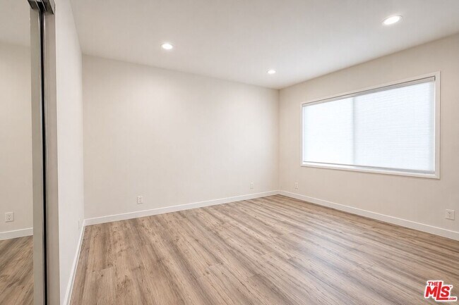 Building Photo - 5250 Whitsett Ave