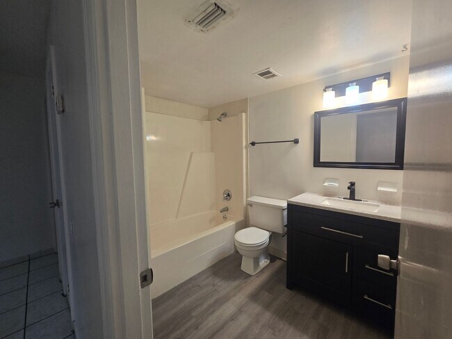 Building Photo - 3 bed / 2 bath plus den Home in Eatonville