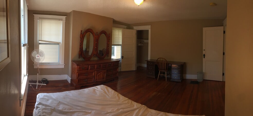 Another panorama of the bedroom. - 1525 South 7th Street