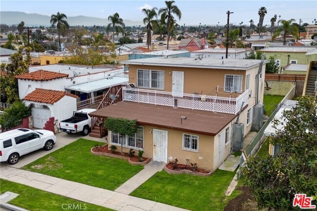 Building Photo - 6822 S Van Ness Ave