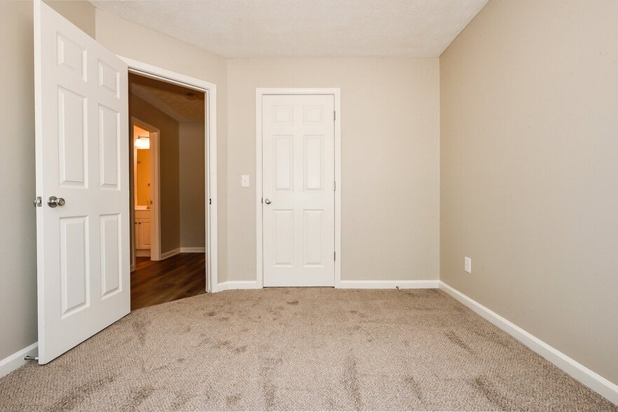 Building Photo - 1517 Buckingham Pl