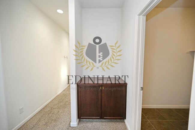 Building Photo - 3238 Lahar Ln