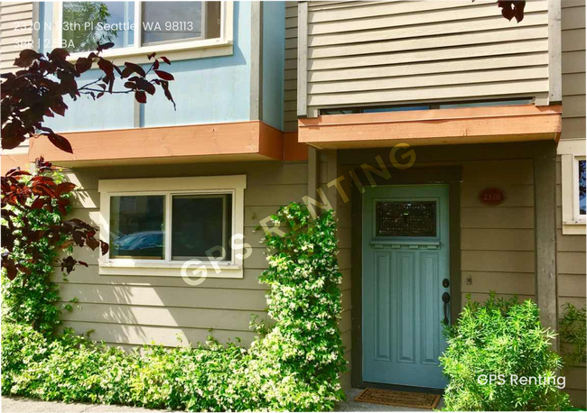 Building Photo - 3 Bed 2.5 Bath Town Home in North Seattle