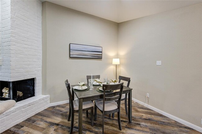 Building Photo - 15706 Amapola Dr