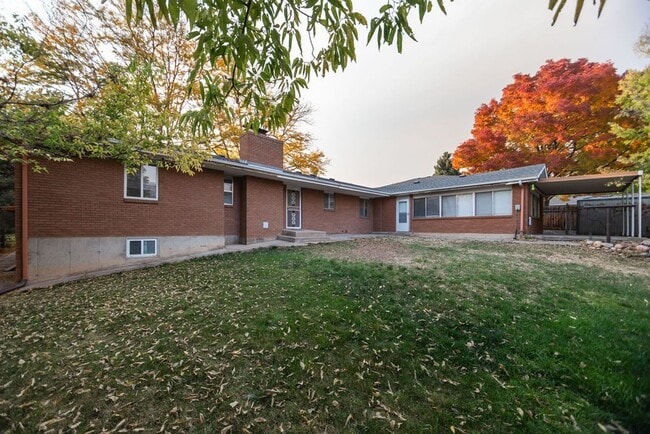 Building Photo - 1712 S Whitcomb St