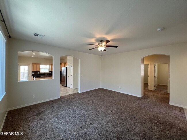 Building Photo - 147 N Manzanita Dr