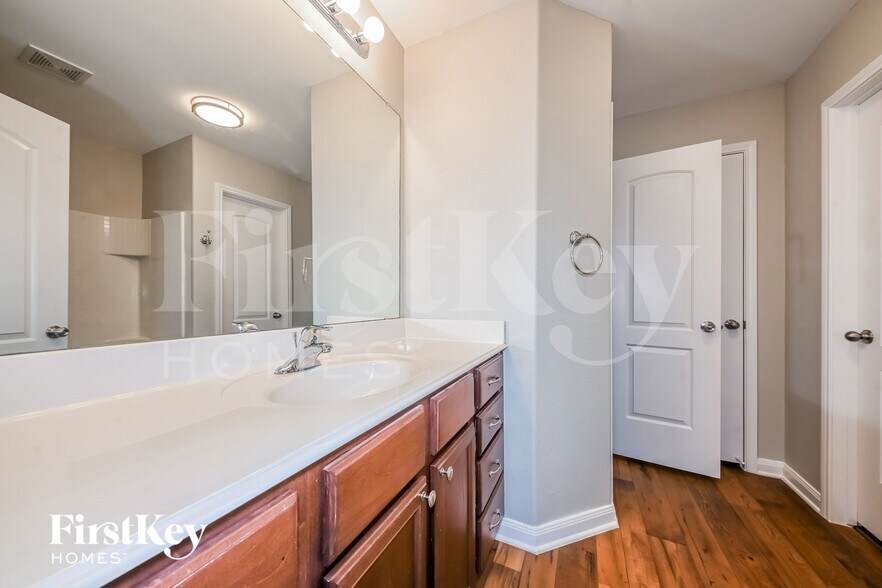 Building Photo - 2029 Cone Flower Dr