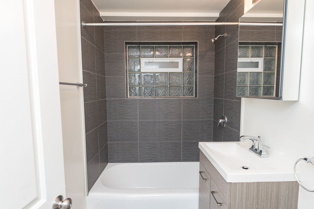 Building Photo - 5020 N Washtenaw Ave