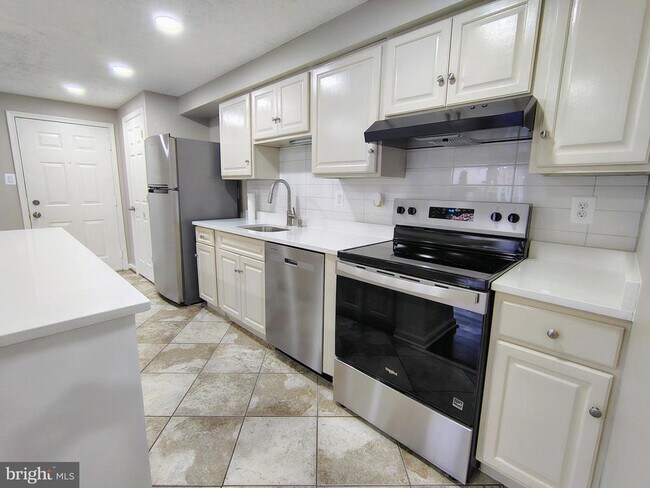 Building Photo - 12407 Hickory Tree Way