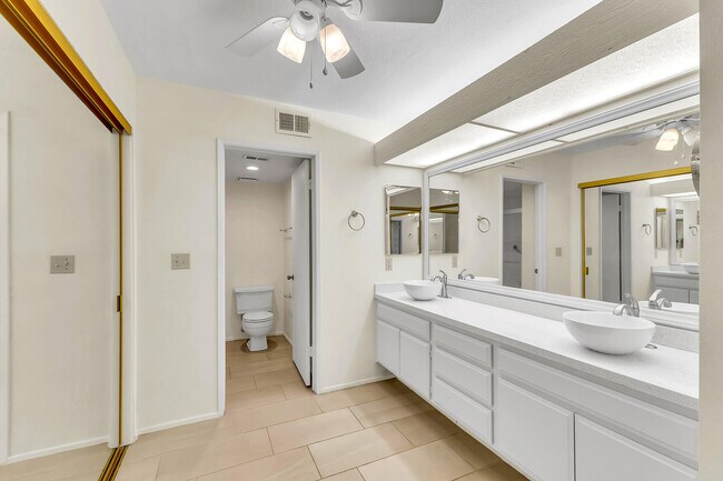 Building Photo - 48594 Oakwood Way