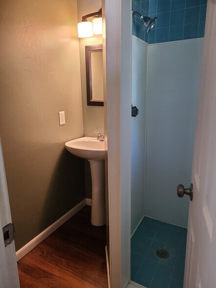 Building Photo - 411 4th Ave