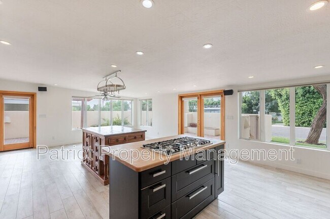 Building Photo - 7024 E Orange Blossom Ln
