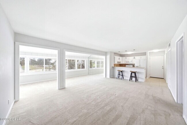 Building Photo - 4725 Bay Point Rd