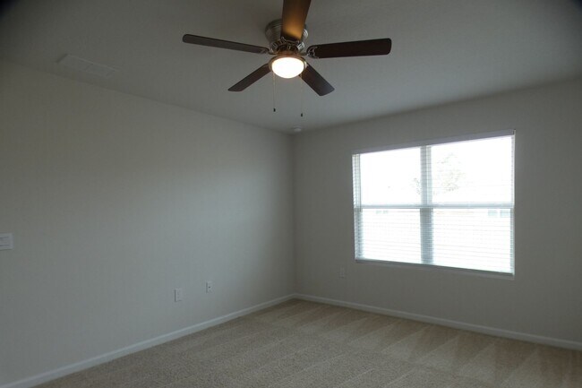 Building Photo - 4 Bedroom Home - Bridlewood