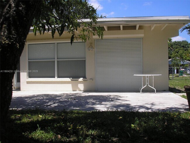 Building Photo - 11111 SW 78th Ct