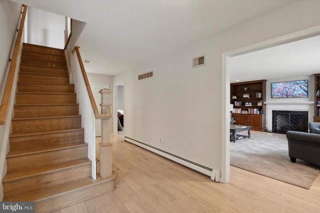 Building Photo - 1530 Briar Hill Rd