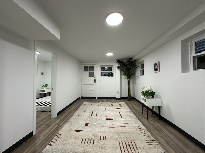 Building Photo - 1634 N Whipple St