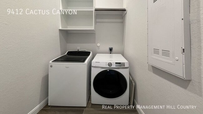 Building Photo - Spacious 4 bedroom with open layout!
