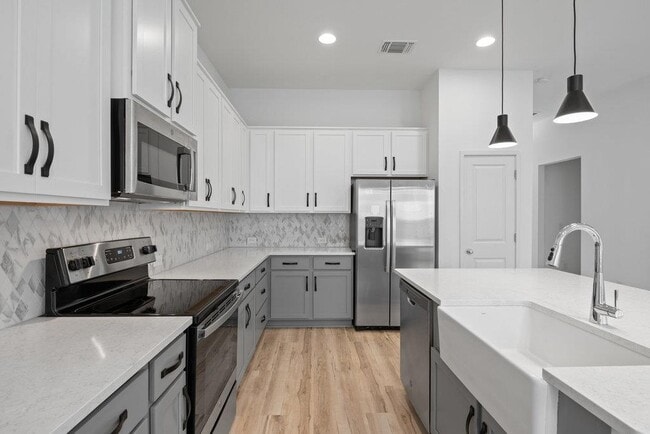 Building Photo - 15100 Forum Ave