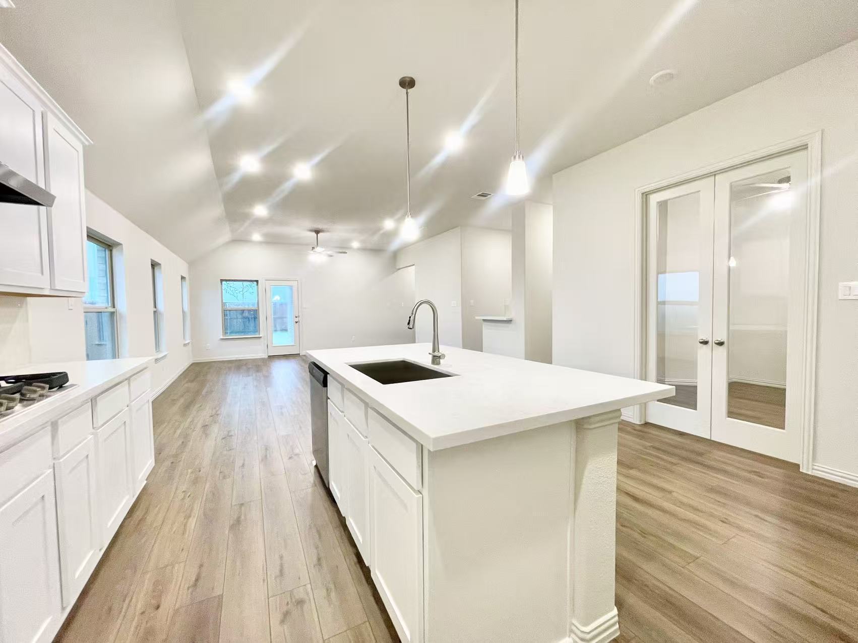 Building Photo - 16629 Freshwater Dr