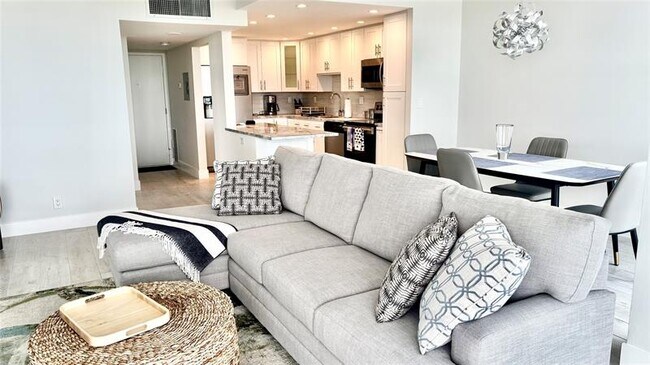 Building Photo - 531 N Ocean Blvd