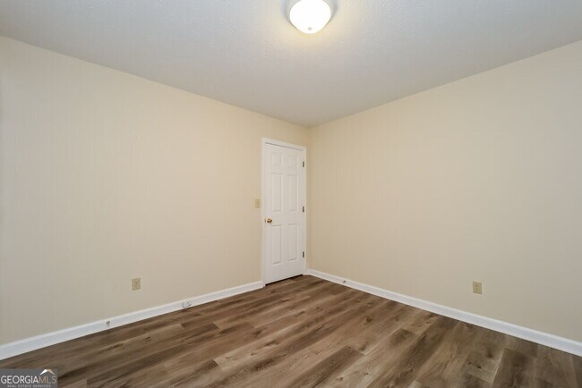 Building Photo - 2350 Bankstone Dr SW