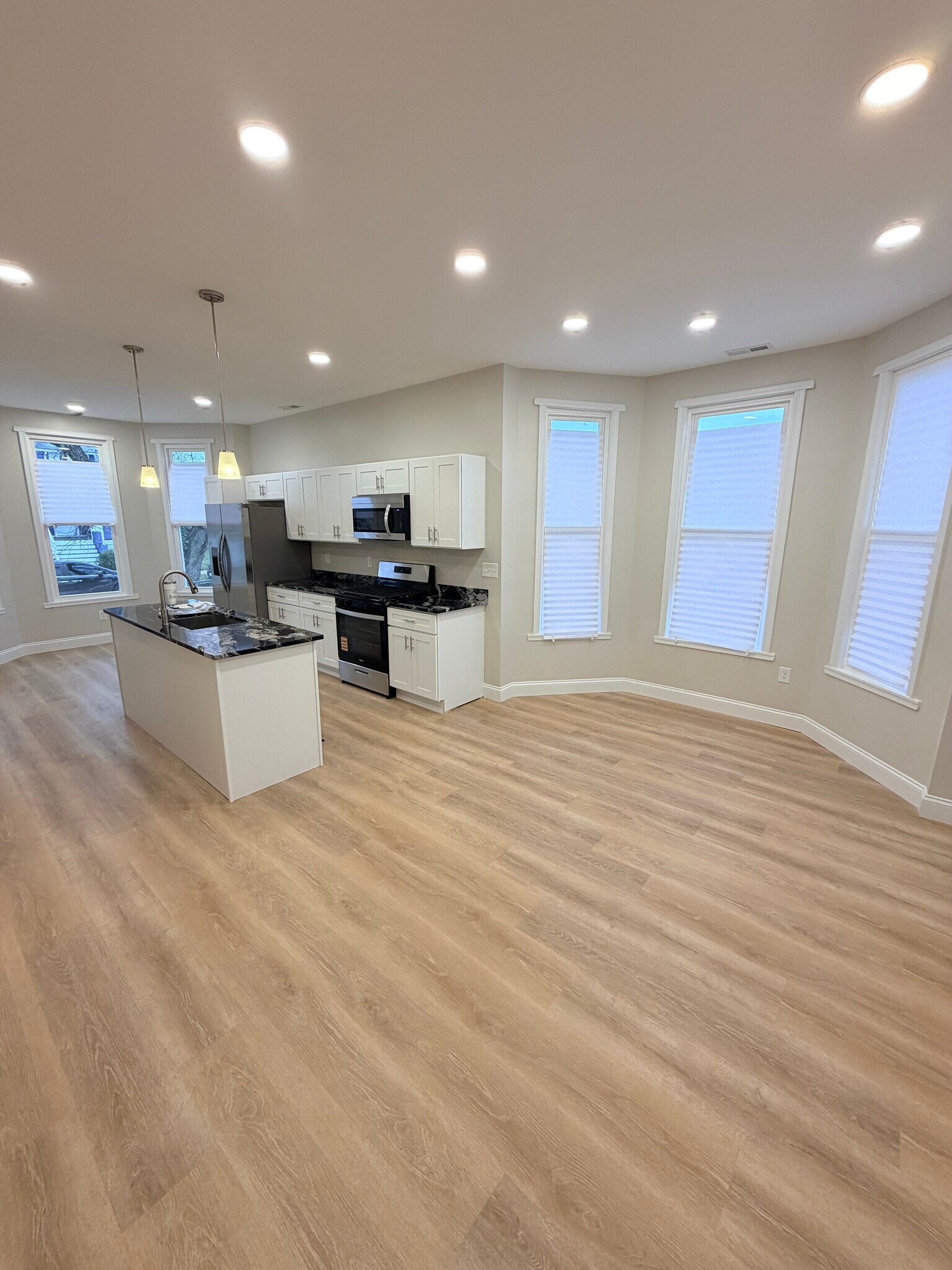 Building Photo - 3 E Overlea Ave