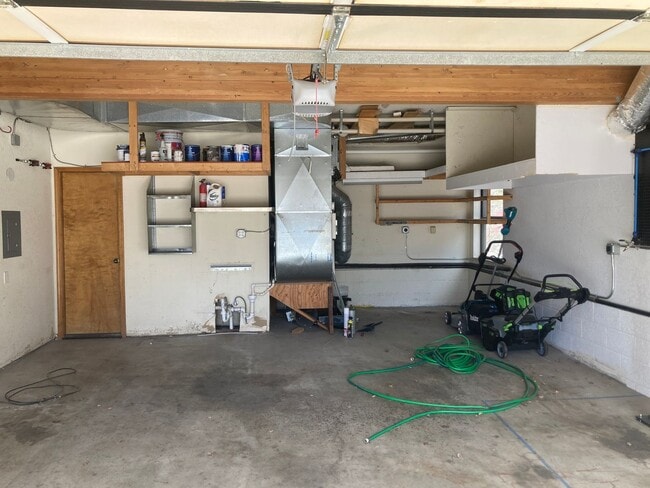 Building Photo - 405 Fir Dr