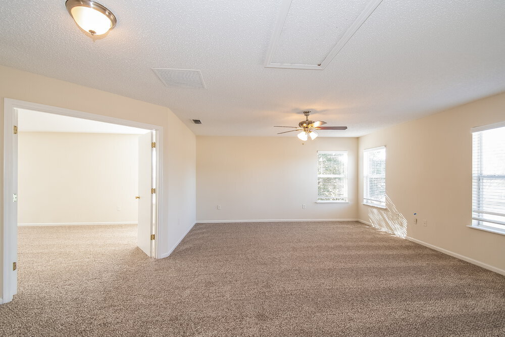 Building Photo - 11558 Brian Lakes Dr N