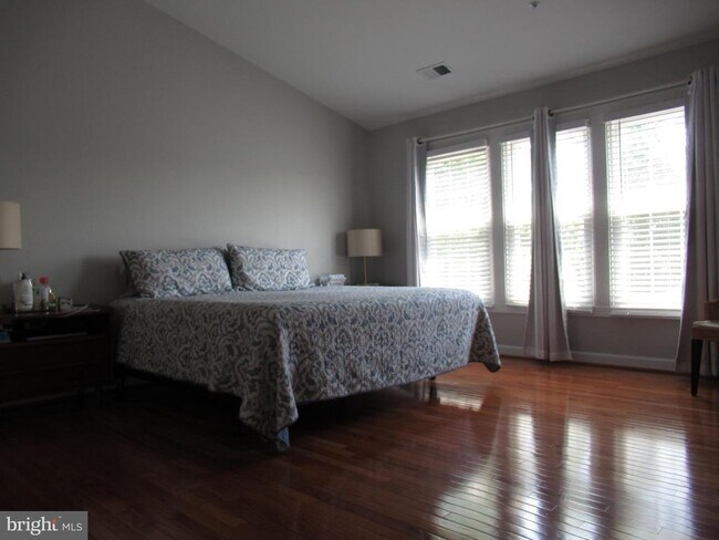 Building Photo - 13561 Flowerfield Dr
