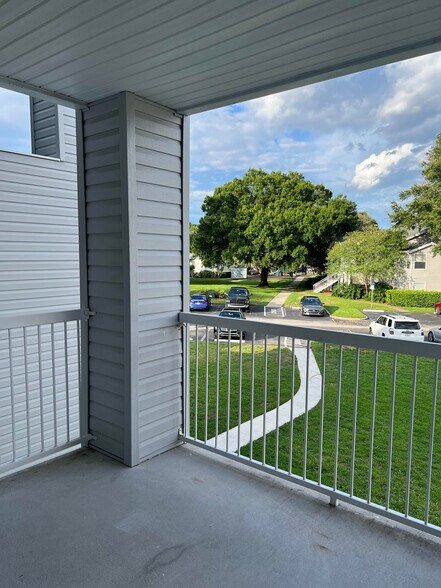 Building Photo - 2592 Grassy Point Dr