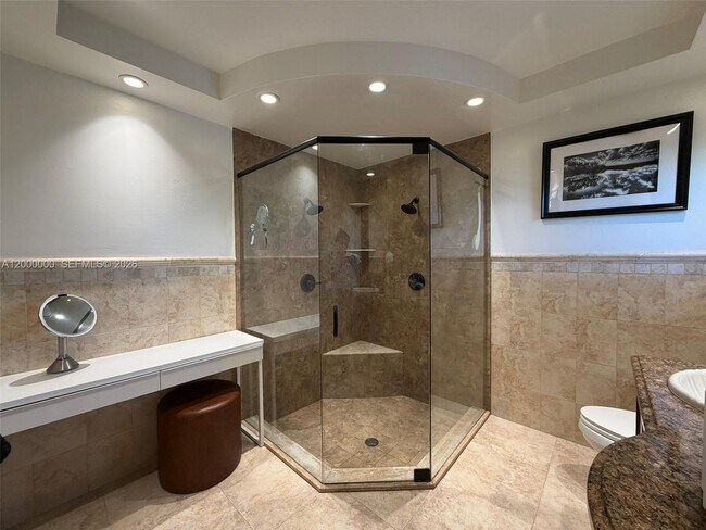 Building Photo - 5704 SW 116th Ave