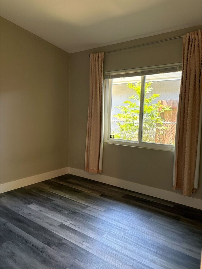 Building Photo - Comfortable 3-Bed Home in Prime Sacramento...