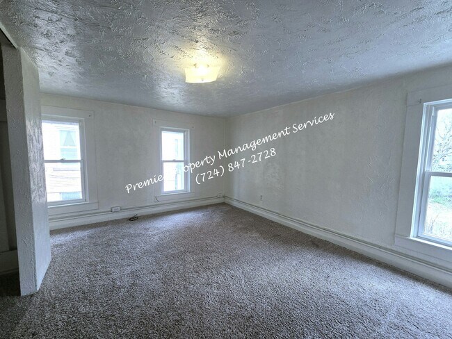 Building Photo - 125 N Chestnut St