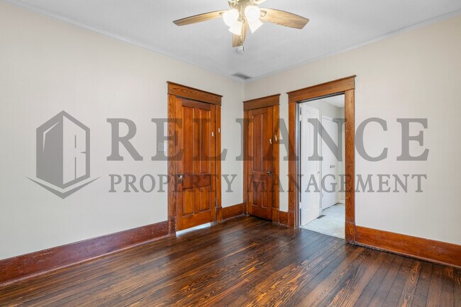 Building Photo - 221 S Glenn St