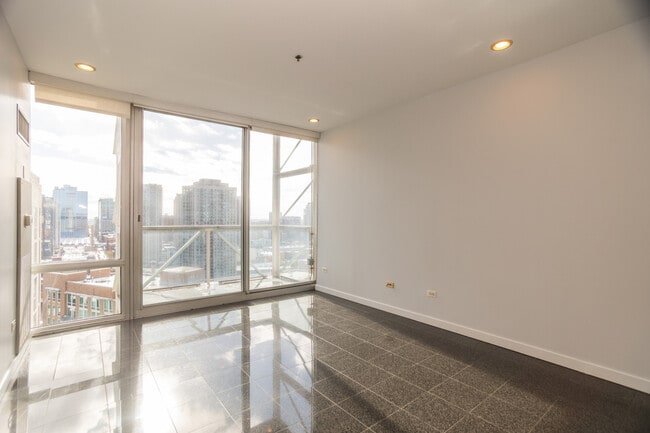 Building Photo - 653 N Kingsbury St