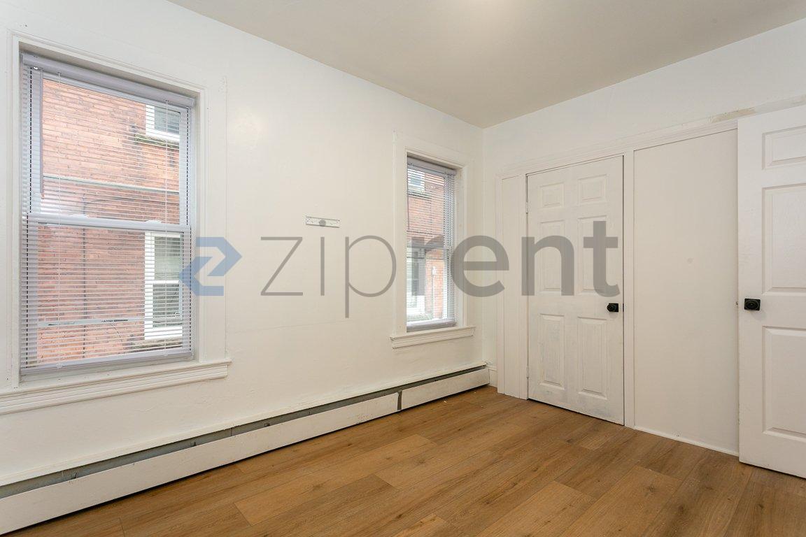 Building Photo - Unit 1R