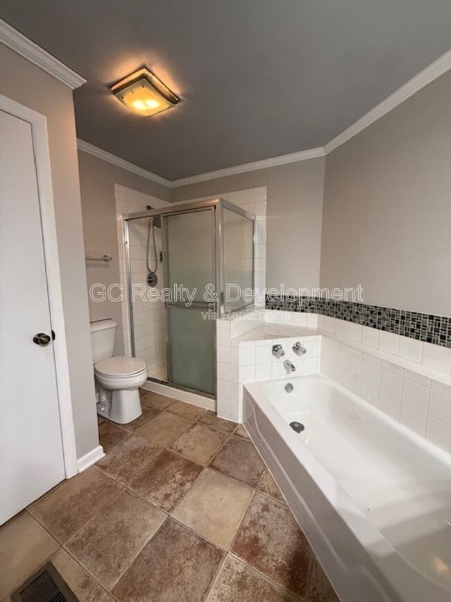 Building Photo - 2131 Aberdeen Ct