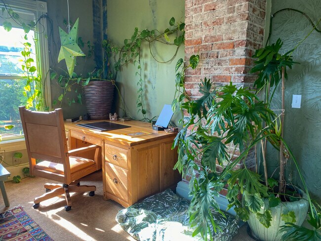 Building Photo - 1311 N Garden St