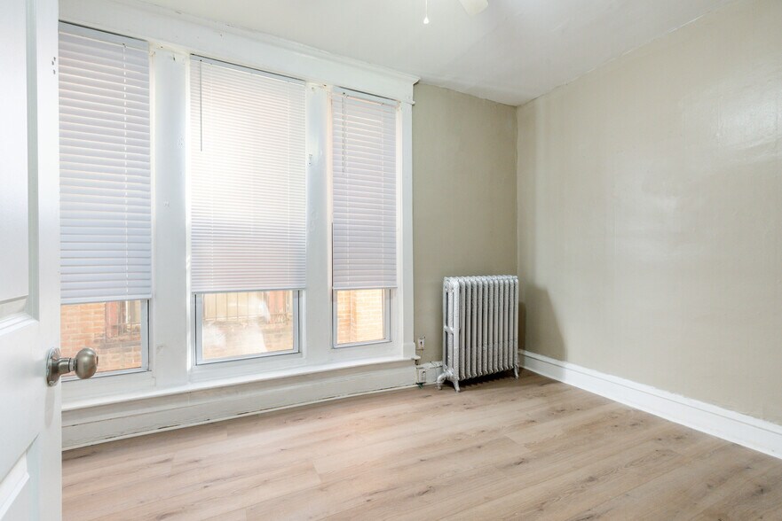 Building Photo - 3864 W Girard Ave