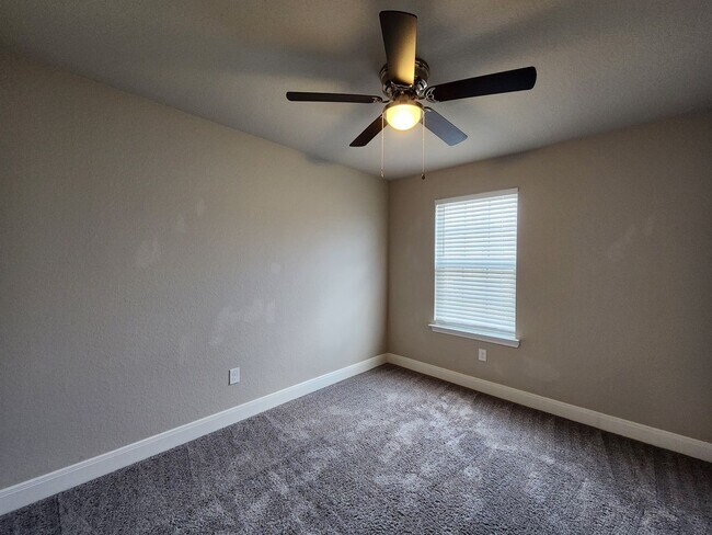 Building Photo - Large Fenced in Backyard in NBISD /Walk to Kraft Park /  Fridge Included  / Pet Friendly / Off Co...