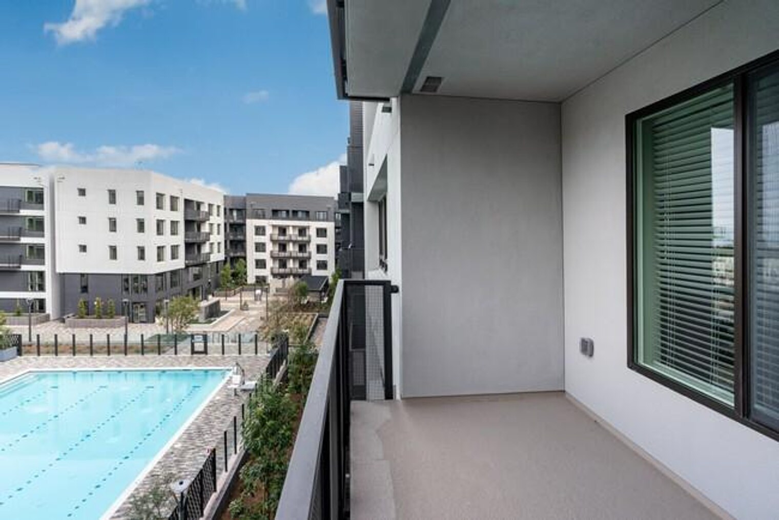 Building Photo - 3556 Rambla Pl