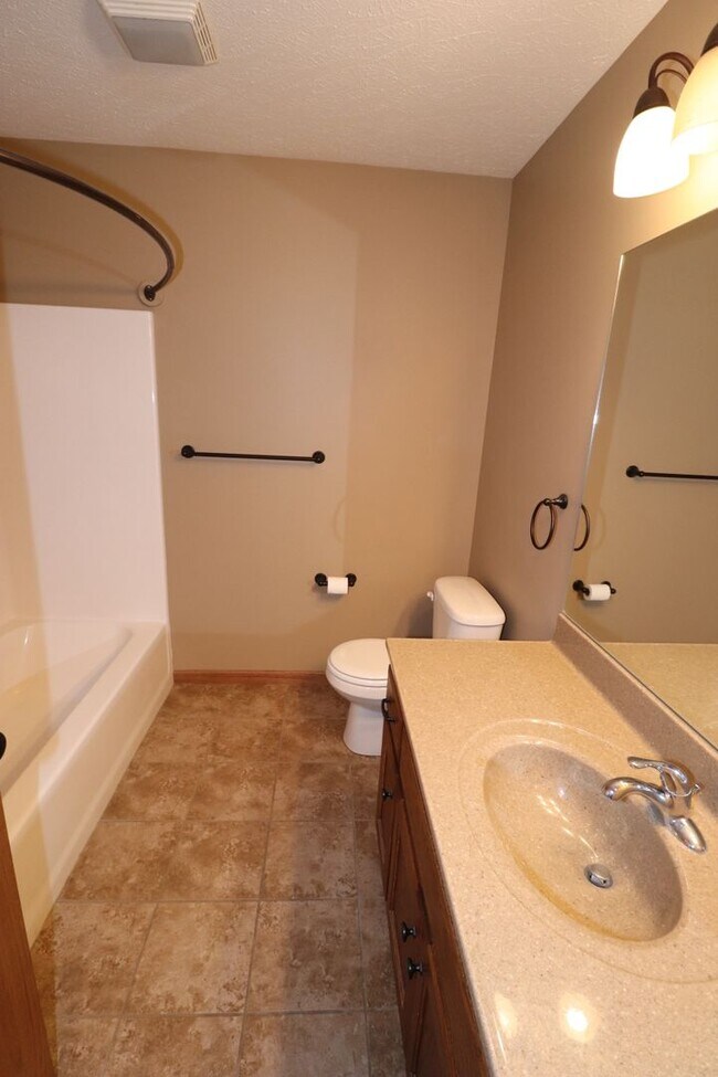 Building Photo - Country House for rent