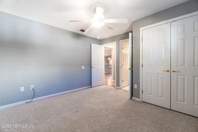 Building Photo - 1325 Fairway Village Dr