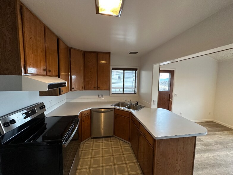 Building Photo - 2384 Linda Vista Dr