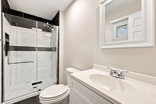 Building Photo - 3205 Crandon Ln
