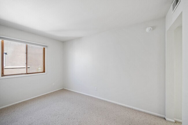 Building Photo - 1 MO. FREE RENT! Two-Bedroom El Matador Condo