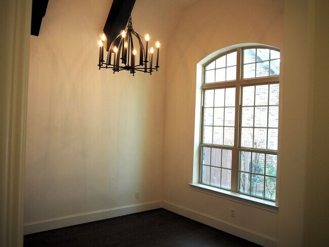 Building Photo - 2007 Greenvine Cir