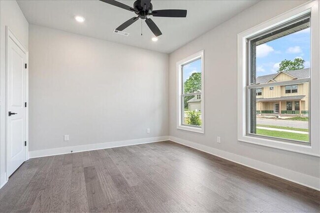 Building Photo - 1605 S 23rd Pl